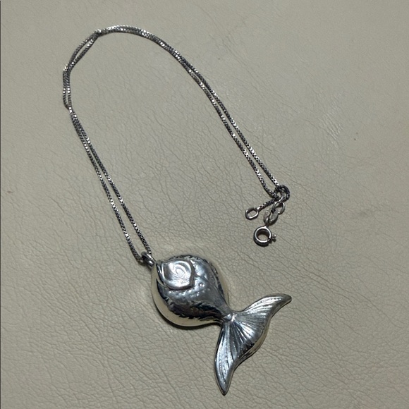 Beautiful Sterling Silver 925 Fish Pendant Necklace chain size 16’ - Picture 11 of 17